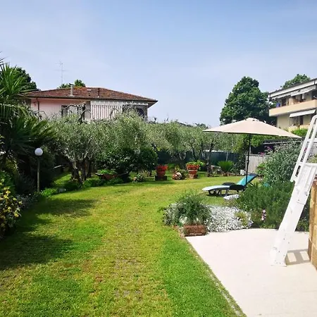 Holiday home Il Giardino Di Laura Mommio